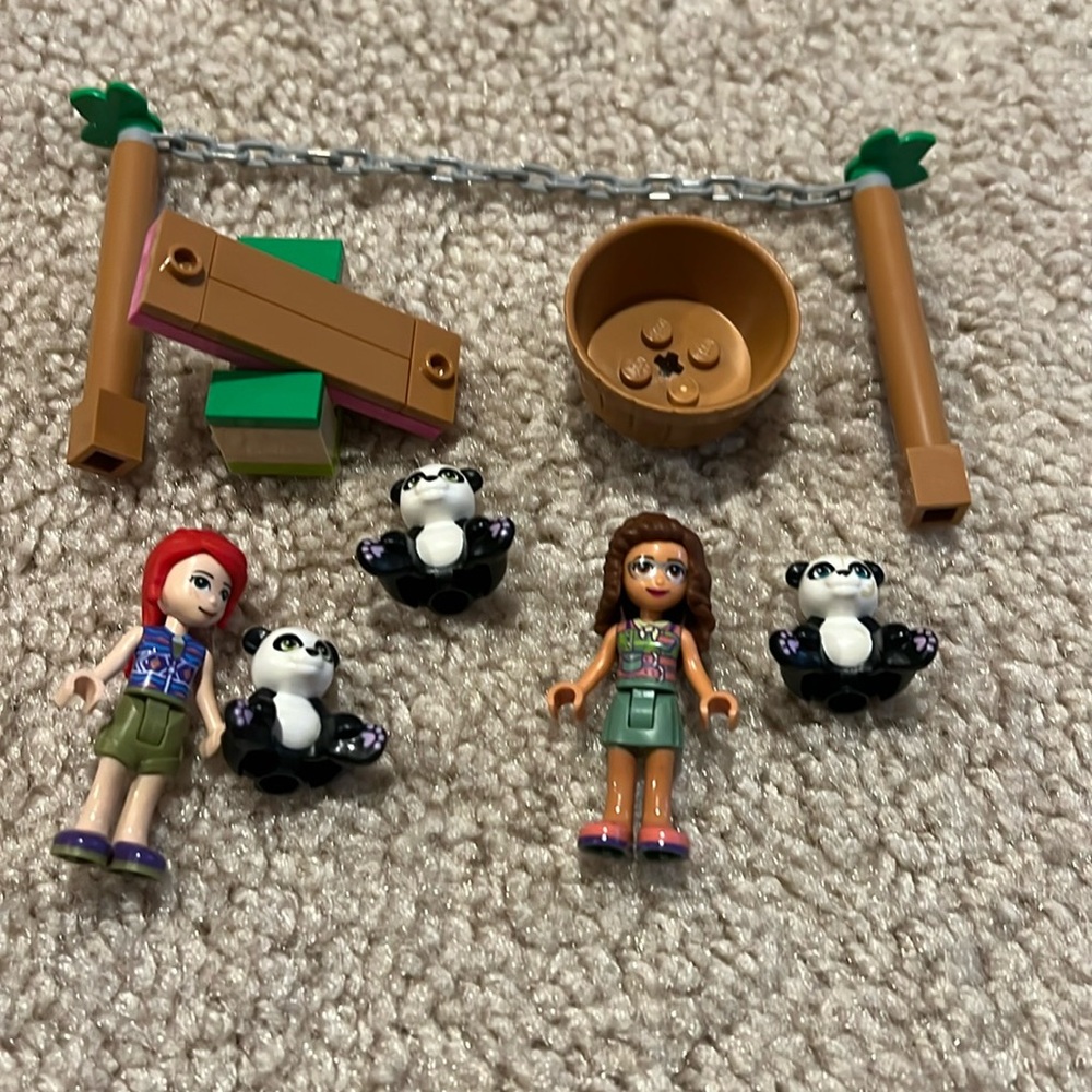 Lego friends panda jungle tree house Olivia, Mia, pandas 41422